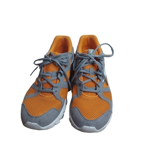 𝅺10.5 Reebok your flex orange, gray, and white. - Picture 1 of 5